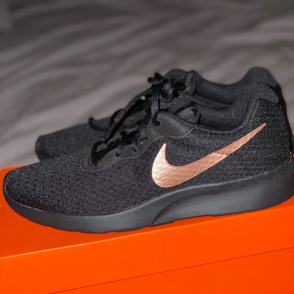 Nike Shoes/ 🚫🚫 SOLD ON LOCAL SITE🚫🚫